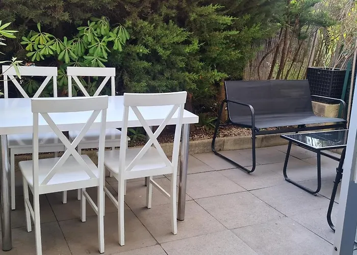 2 Pieces En Rez- De -Jardin