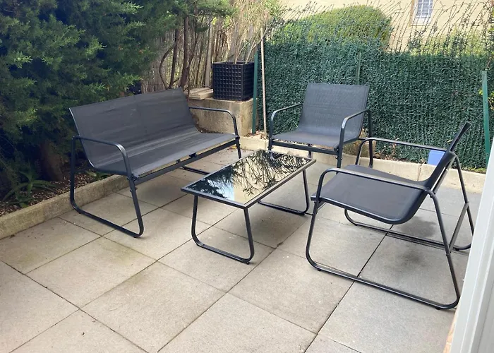 2 Pieces En Rez- De -Jardin