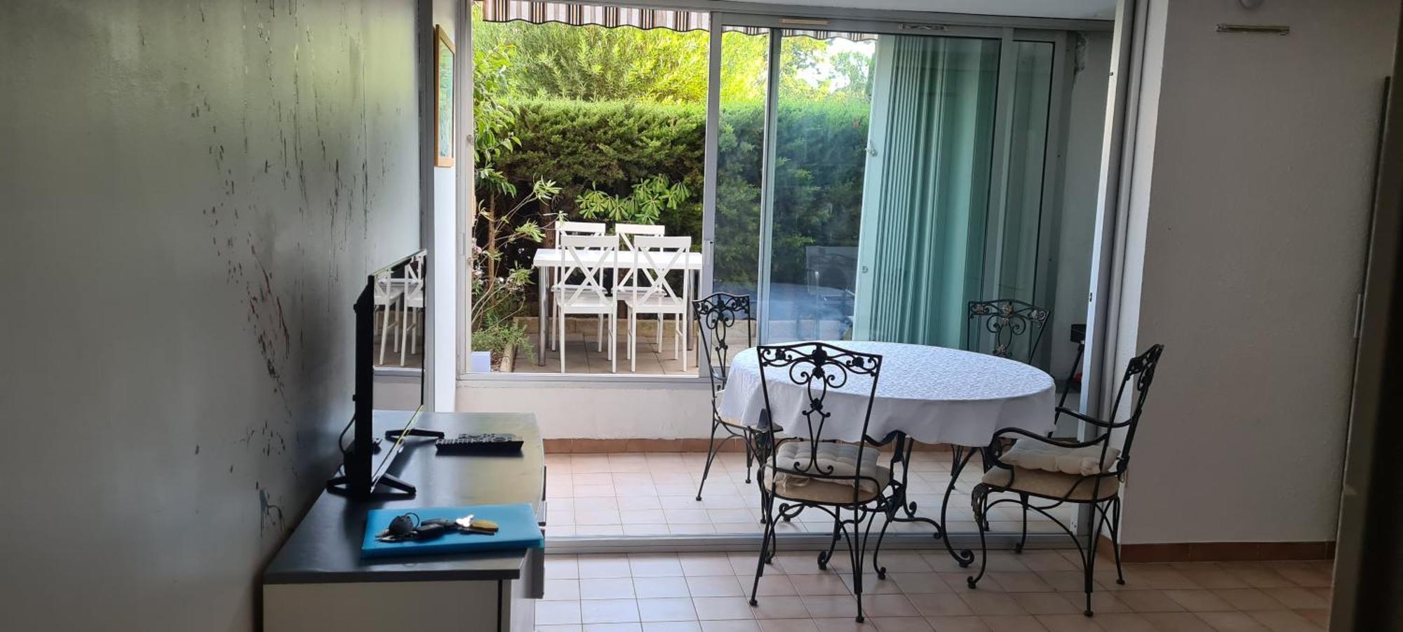 2 Pieces En Rez- De -jardin *