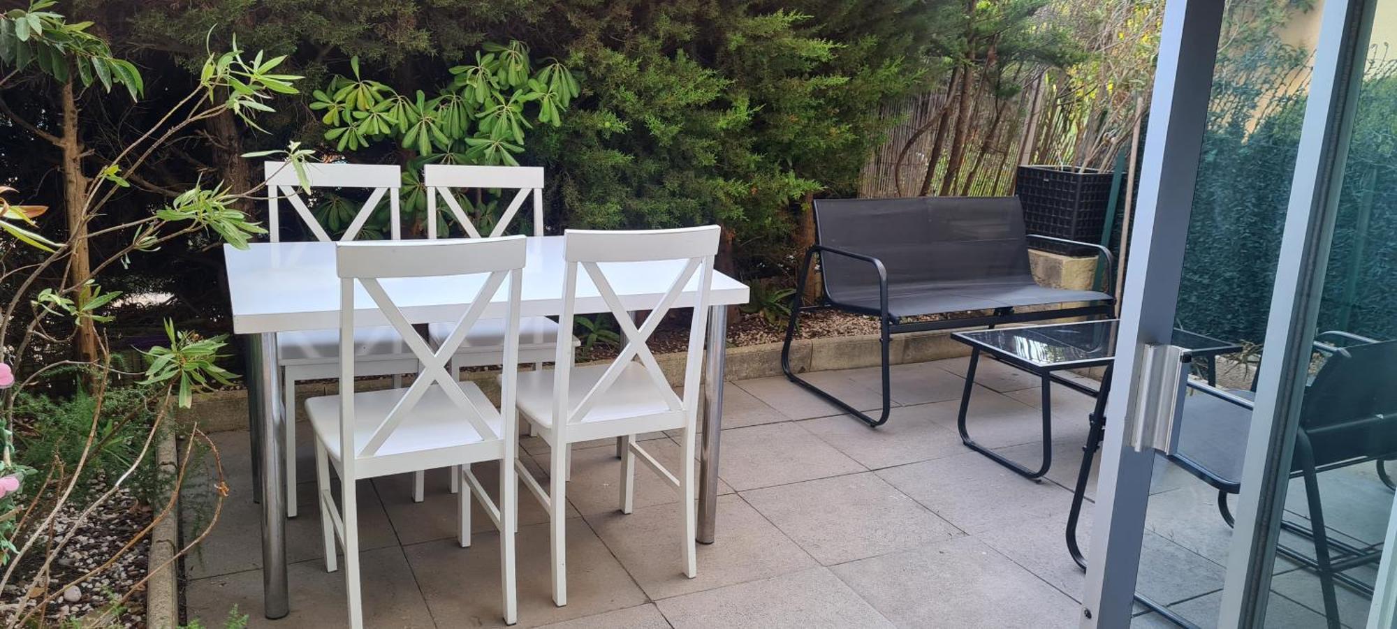 2 Pieces En Rez- De -jardin
