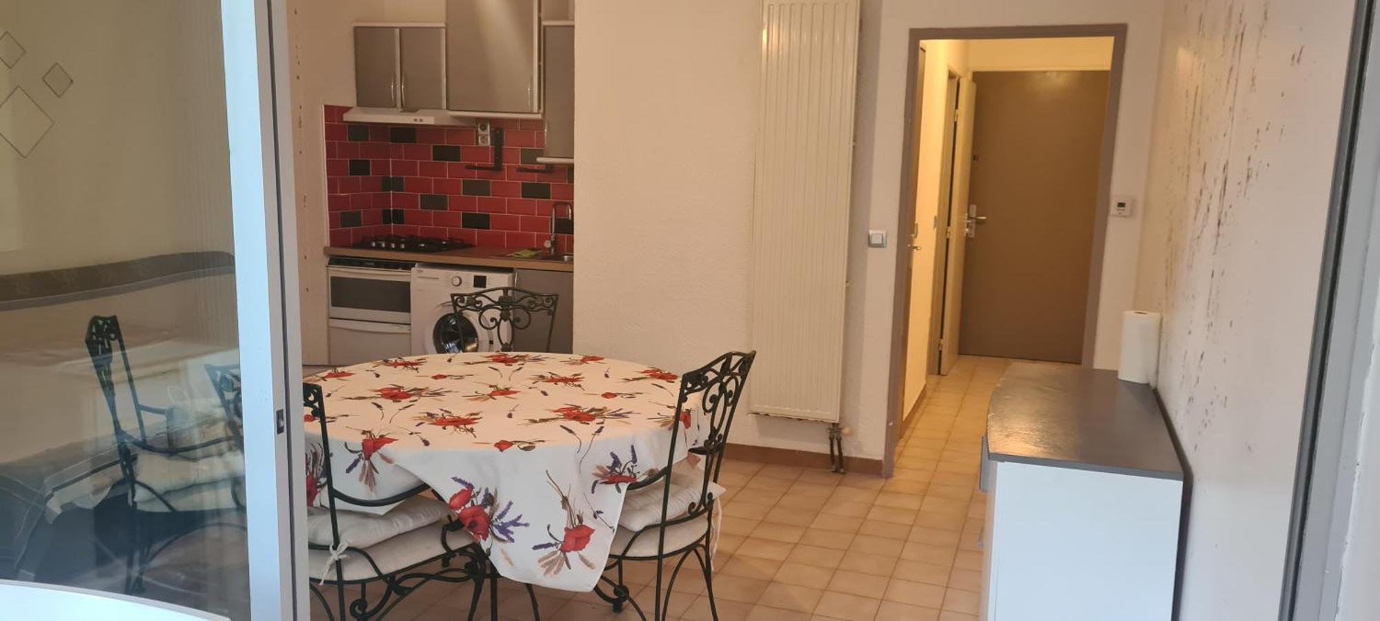 2 Pieces En Rez- De -jardin *