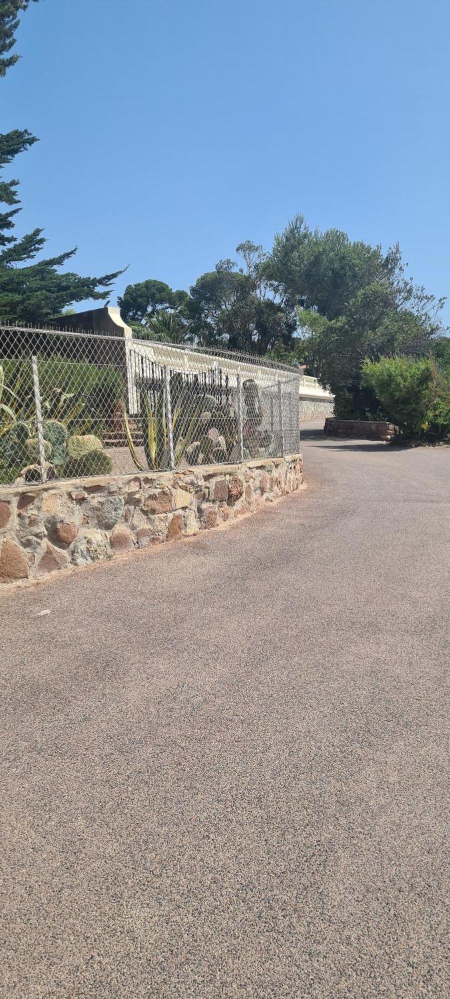 2 Pieces En Rez- De -jardin * Saint-Raphael (Var)